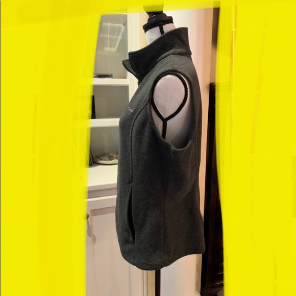 COLUMBIA WOMENS GRAY VEST SIZE LARGE - Picture 2 of 9